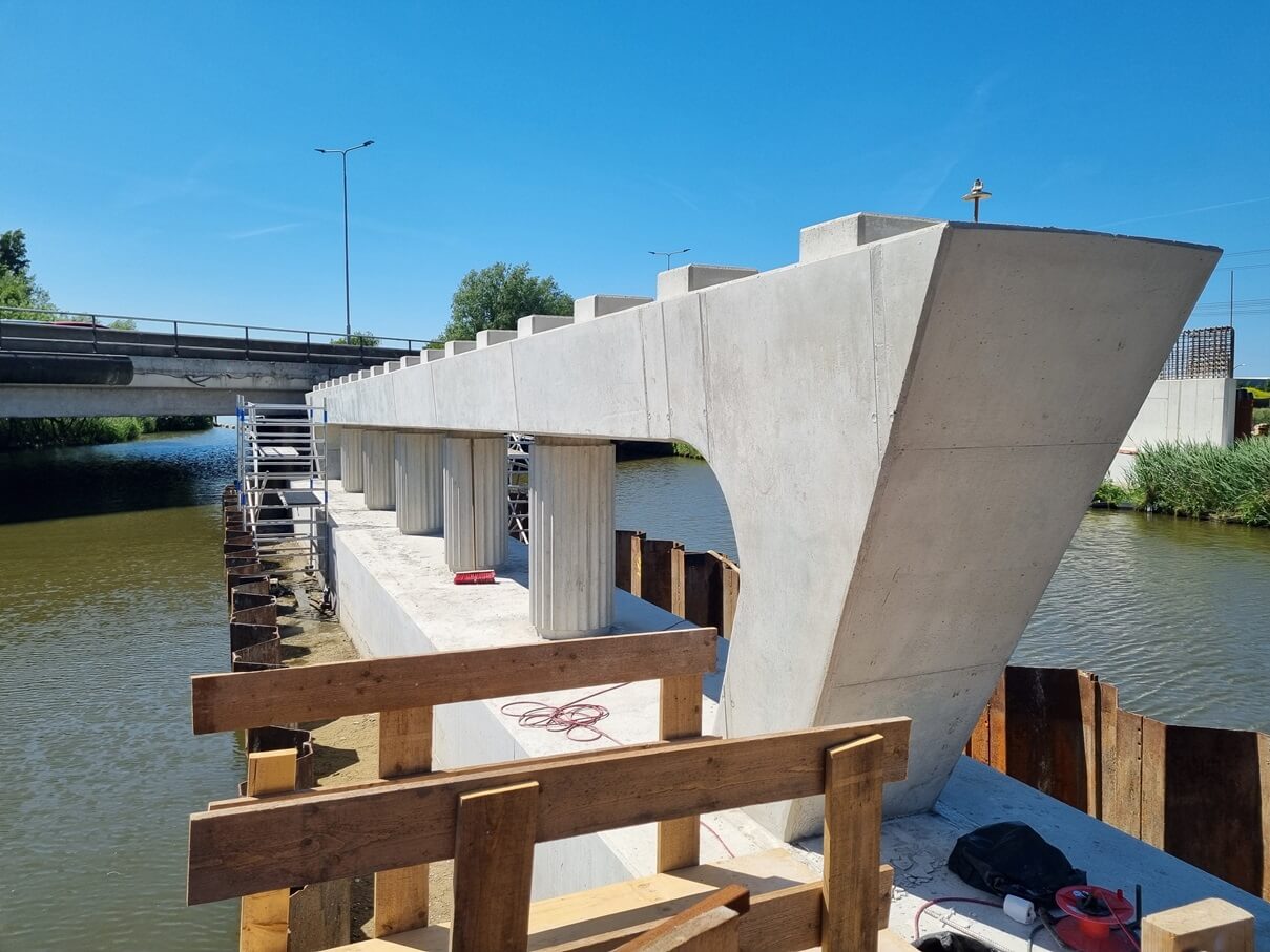 Middenpijler nieuwe brug over de Zweth