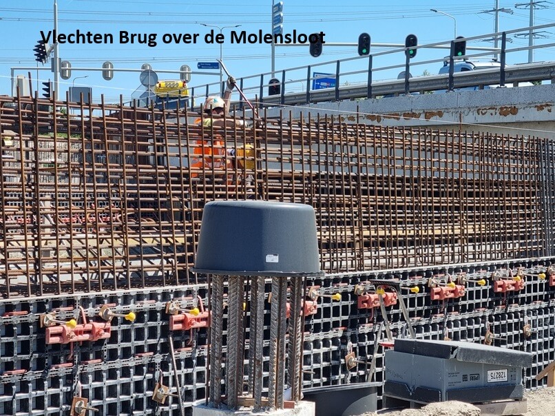 Vlechten brug over de Molensloot