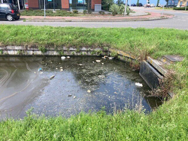 230814 vervuiling sloot