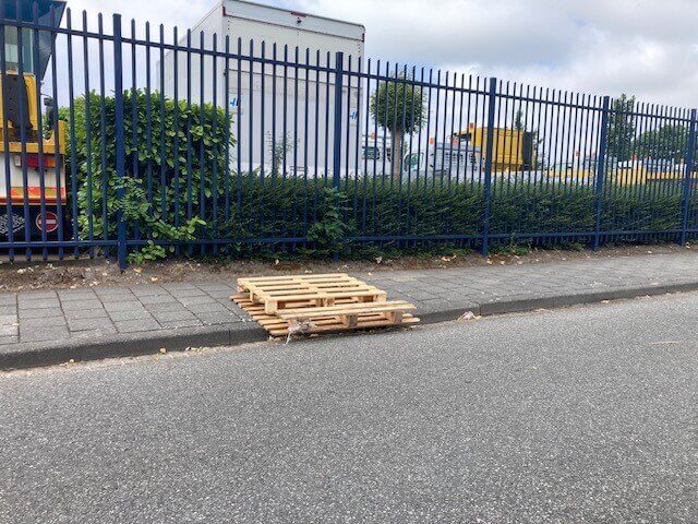 230619 gedumpte pallets Schipluidenseweg